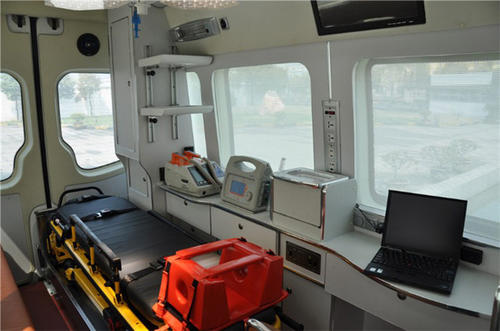 那坡县救护车内部